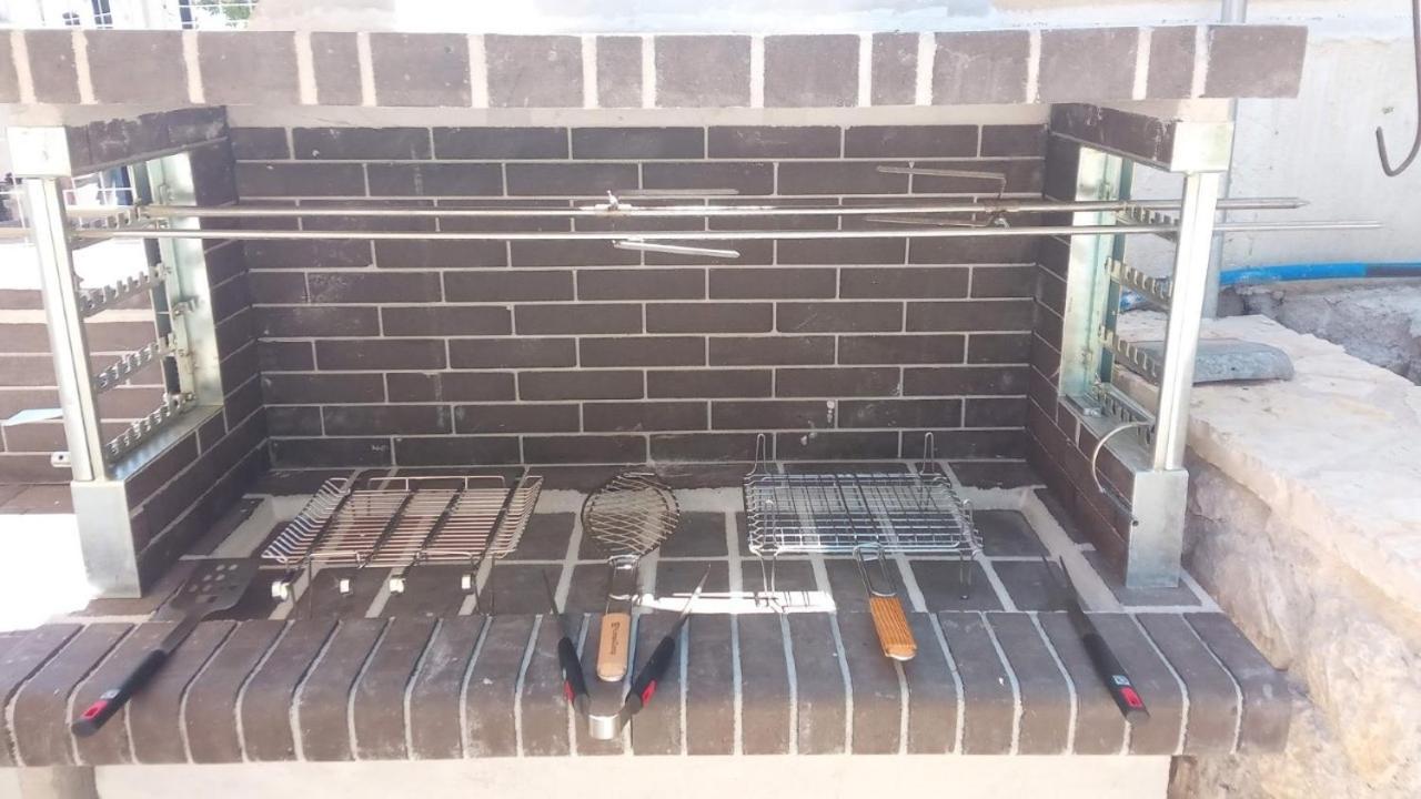 فيلا Korifásionفي Balcony With View المظهر الخارجي الصورة